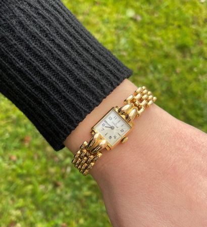 OMEGA.
Montre en or jaune 18 carats (750...