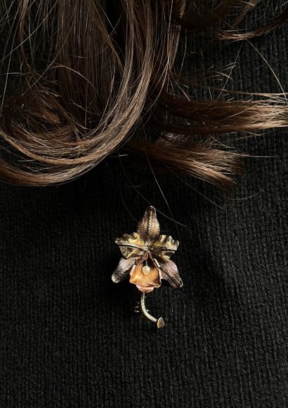 Brooch representing an orchid in patinated...