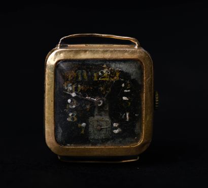Boitier rectangulaire de montre en or jaune...