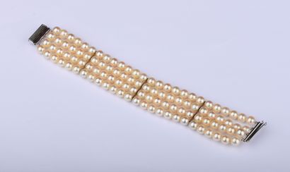 White gold bracelet, 4 rows of cultured pearls,...