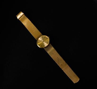 UNIVERSAL GENEVE.
Montre de poignet en métal...