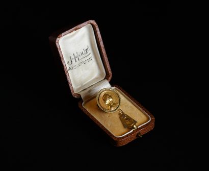 Two 18K (750 thousandths) yellow gold religious...