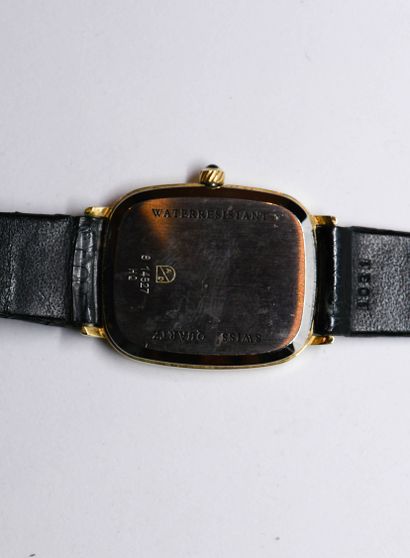DUNHILL.
Montre de poignet en plaqué or à...