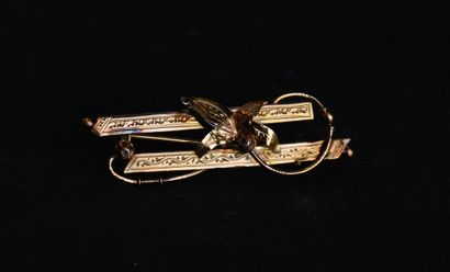 Brooch in 18-carat (750 thousandths) yellow...