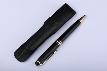 MONTBLANC.
Resin and gilded metal ballpoint...