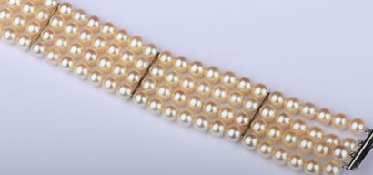 White gold bracelet, 4 rows of cultured pearls,...