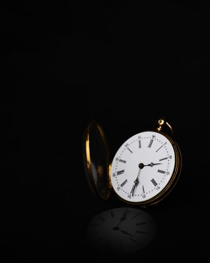Montre de col en or jaune.
Revers niellé...