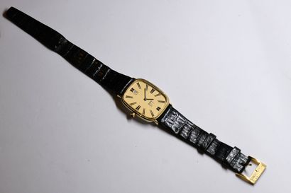 DUNHILL.
Montre de poignet en plaqué or à...
