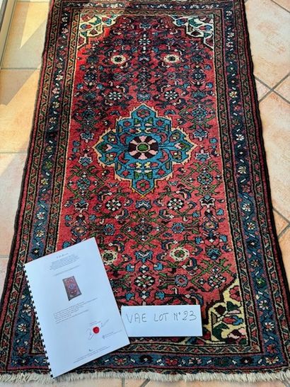 1 Tapis Persan
Chaînes et trames coton, velours...