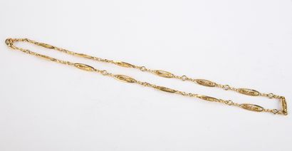Chaîne collier en or jaune à maillons ovales...