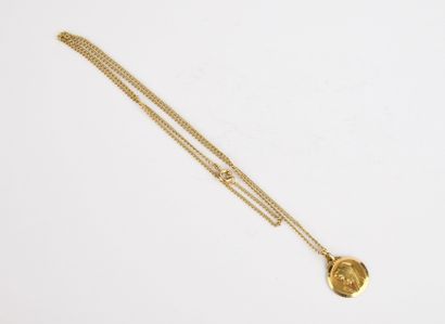 Chaîne et médaille religieuse en or jaune
La...