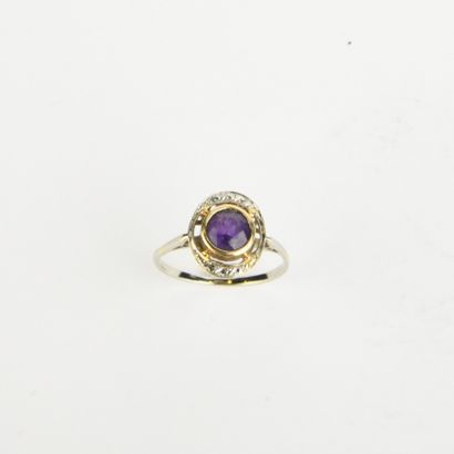 Bague en or jaune et blanc sertie clos d'une...
