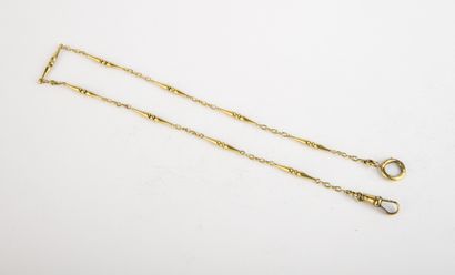 Chaîne de montre en or jaune
L : 38,5 cm
9,39...