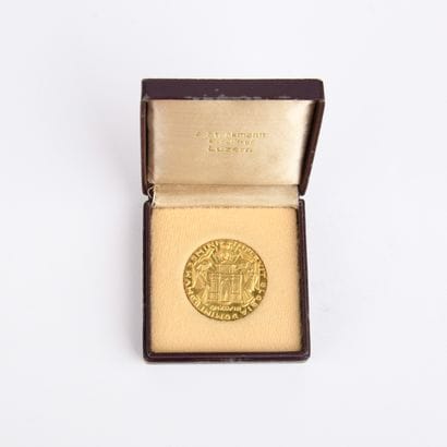 Yellow gold medal featuring the Virgin Mary...