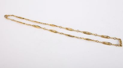 Chaîne collier en or jaune à maillons ovales...