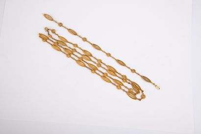 Parure composée d'un collier sautoir et d'un...