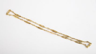 Chaîne collier en or jaune à maillons ovales...