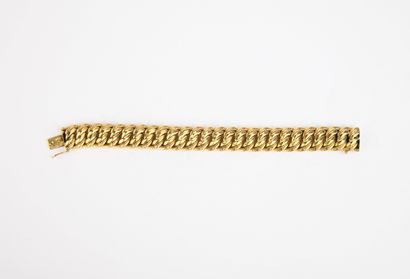 Bracelet en or jaune à maillons torsadés...