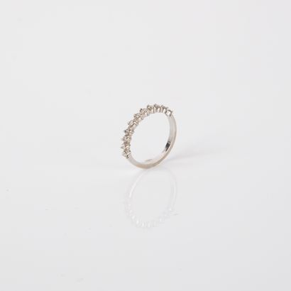 Half wedding band in 18-carat (750 thousandths)...