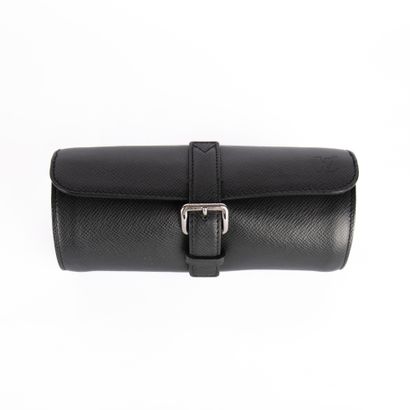 LOUIS VUITTON
Black grained leather watch...