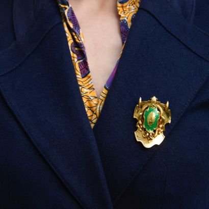 18 K (750 thousandths) yellow gold escutcheon...
