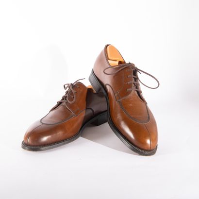 WESTON
Paire de chaussures en cuir marron
Taille...