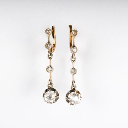 Pair of articulated pendant dormeuses in...