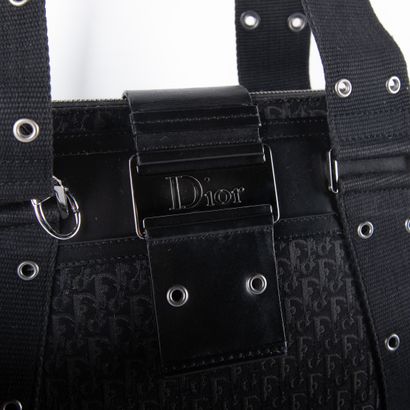 Christian DIOR by John Galliano year 2003.
Shoulder...