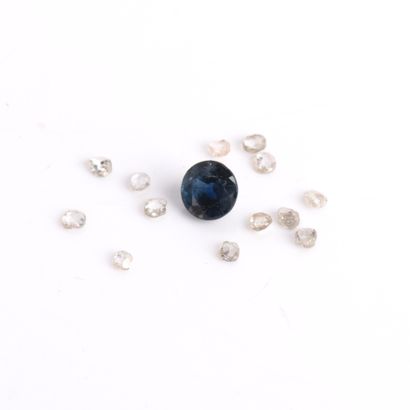 Dans un sachet: lot de 15 petits diamants...