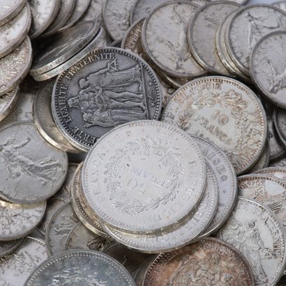 Réunion de pièces en argent, comprenant :
-...