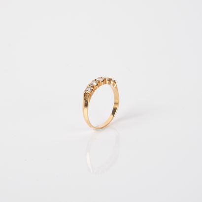Half wedding ring set with 5 modern-cut diamonds...