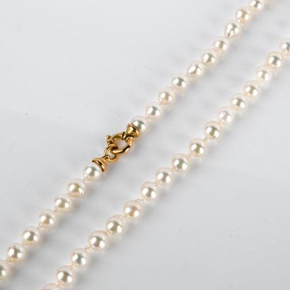 Collier de perles de culture baroques blanches...