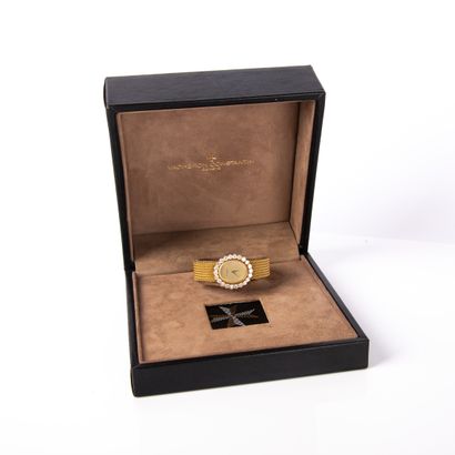 VACHERON CONSTANTIN
Oval ladies' wristwatch...