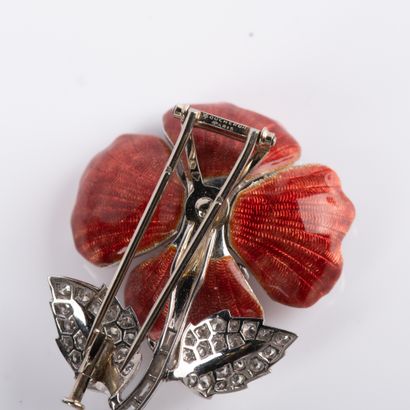 From the House of BOUCHERON
Clip brooch signed...