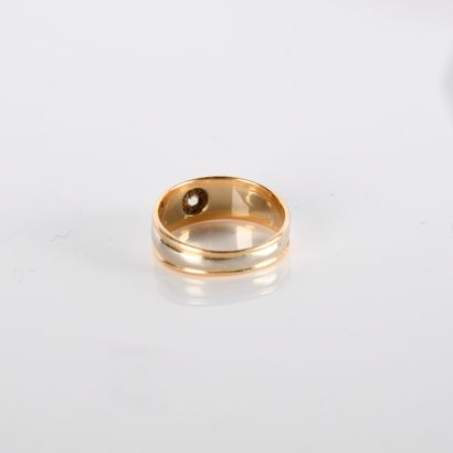 Yellow and white gold (750 thousandths) ring...