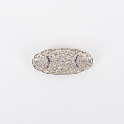 Oval Art Deco brooch with openwork design,...