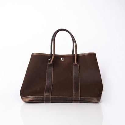 HERMES
Garden party bag in brown fabric and...