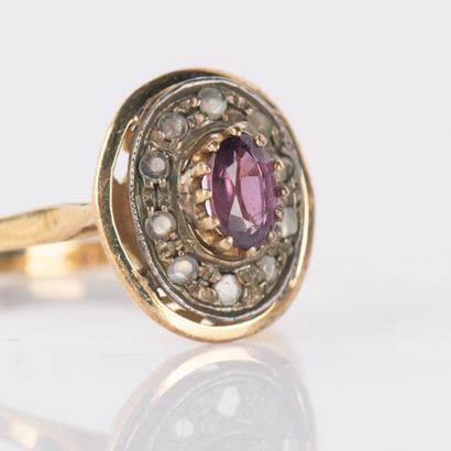 Oval-shaped ring in silver and 18-carat (750...