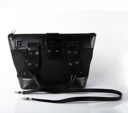 Christian DIOR by John Galliano year 2003.
Shoulder...