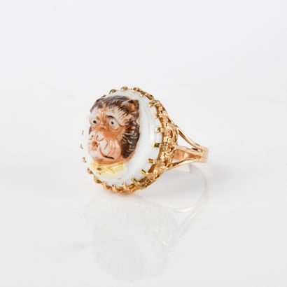Dog portrait ring, important ring centered...