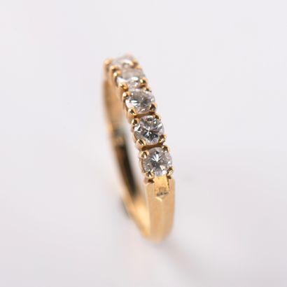 Half wedding ring set with 5 modern-cut diamonds...