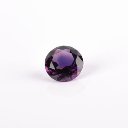 Améthyste sur papier, taille ronde
8,30 ct
Boîte...