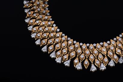 From the House of BOUCHERON
Fully articulated...