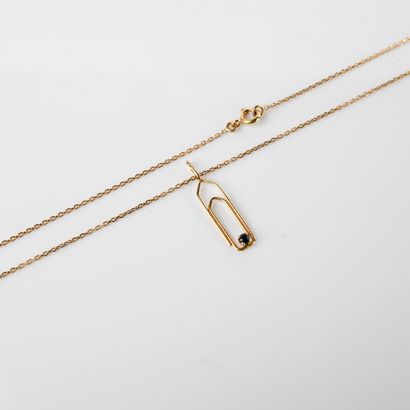 Pendentif trombone en or jaune centré d'un...