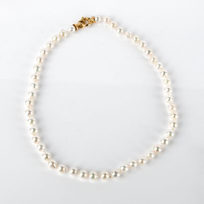 Collier de perles de culture baroques blanches...