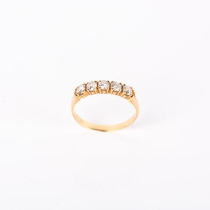 Half wedding ring set with 5 modern-cut diamonds...