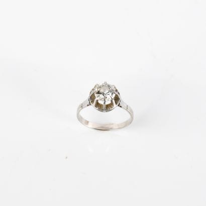 Solitaire ring in platinum and white gold...