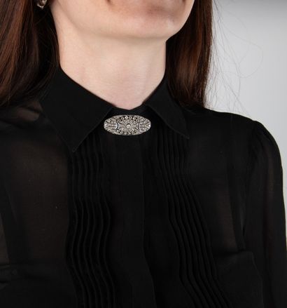 Oval Art Deco brooch with openwork design,...