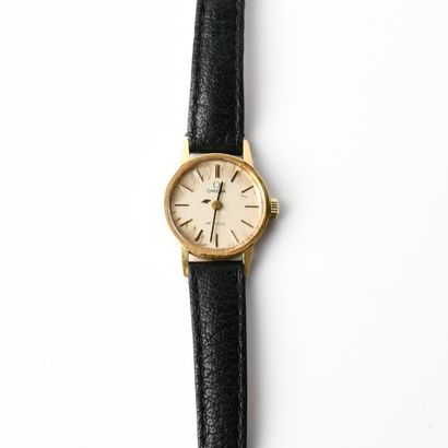 OMEGA de Ville
Ladies' wristwatch in yellow...