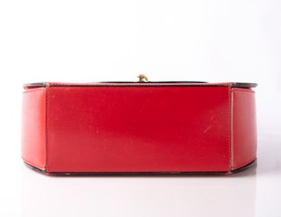 CELINE
Red leather shoulder bag, flap closure...